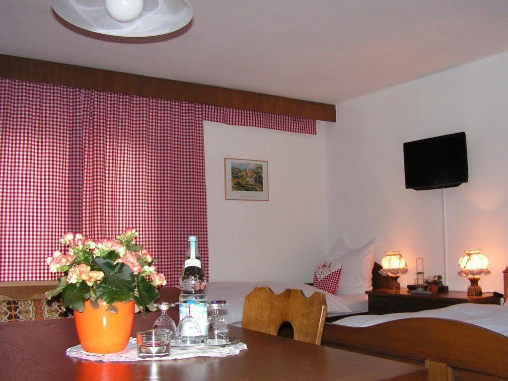 Hotel Garni Haus Alpine - Chiemgau Karte Inkl Ruhpolding Bagian luar foto