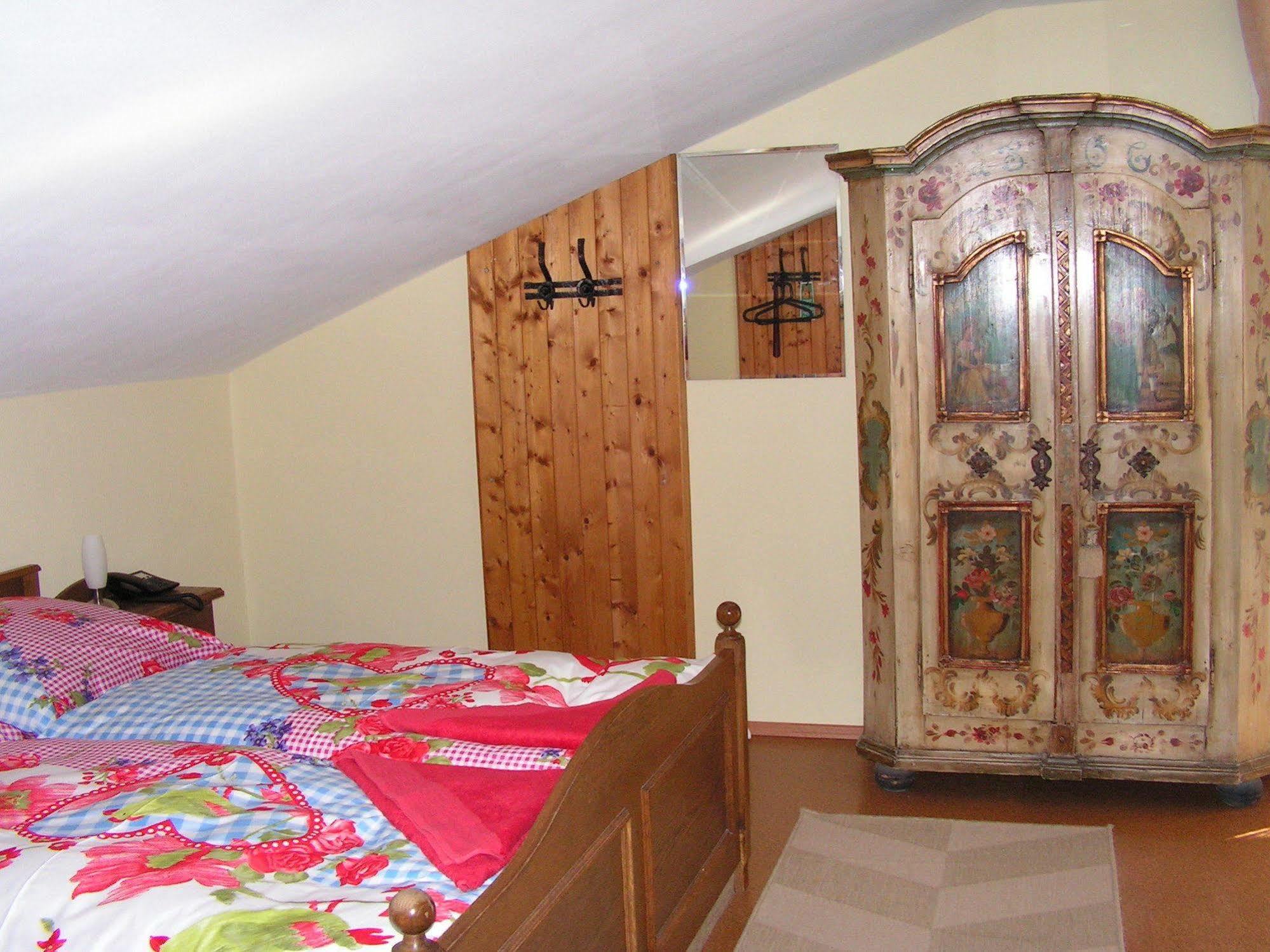 Hotel Garni Haus Alpine - Chiemgau Karte Inkl Ruhpolding Bagian luar foto