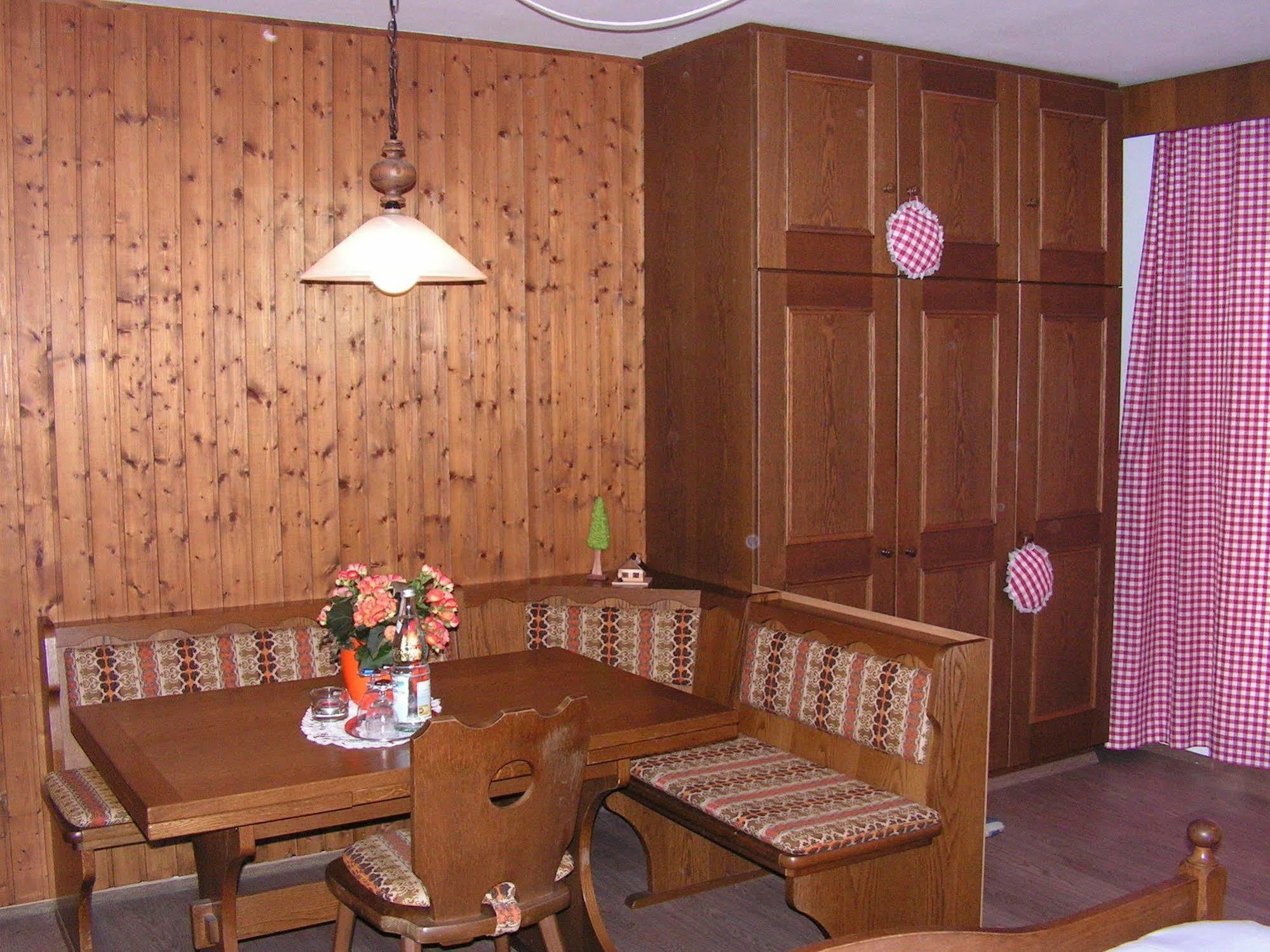 Hotel Garni Haus Alpine - Chiemgau Karte Inkl Ruhpolding Bagian luar foto
